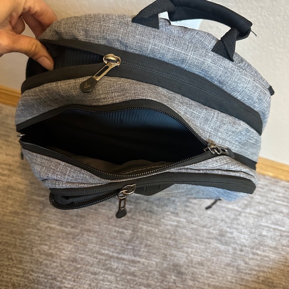 Bondka Heavy duty padded Laptop Backpack EUC - Picture 7 of 9